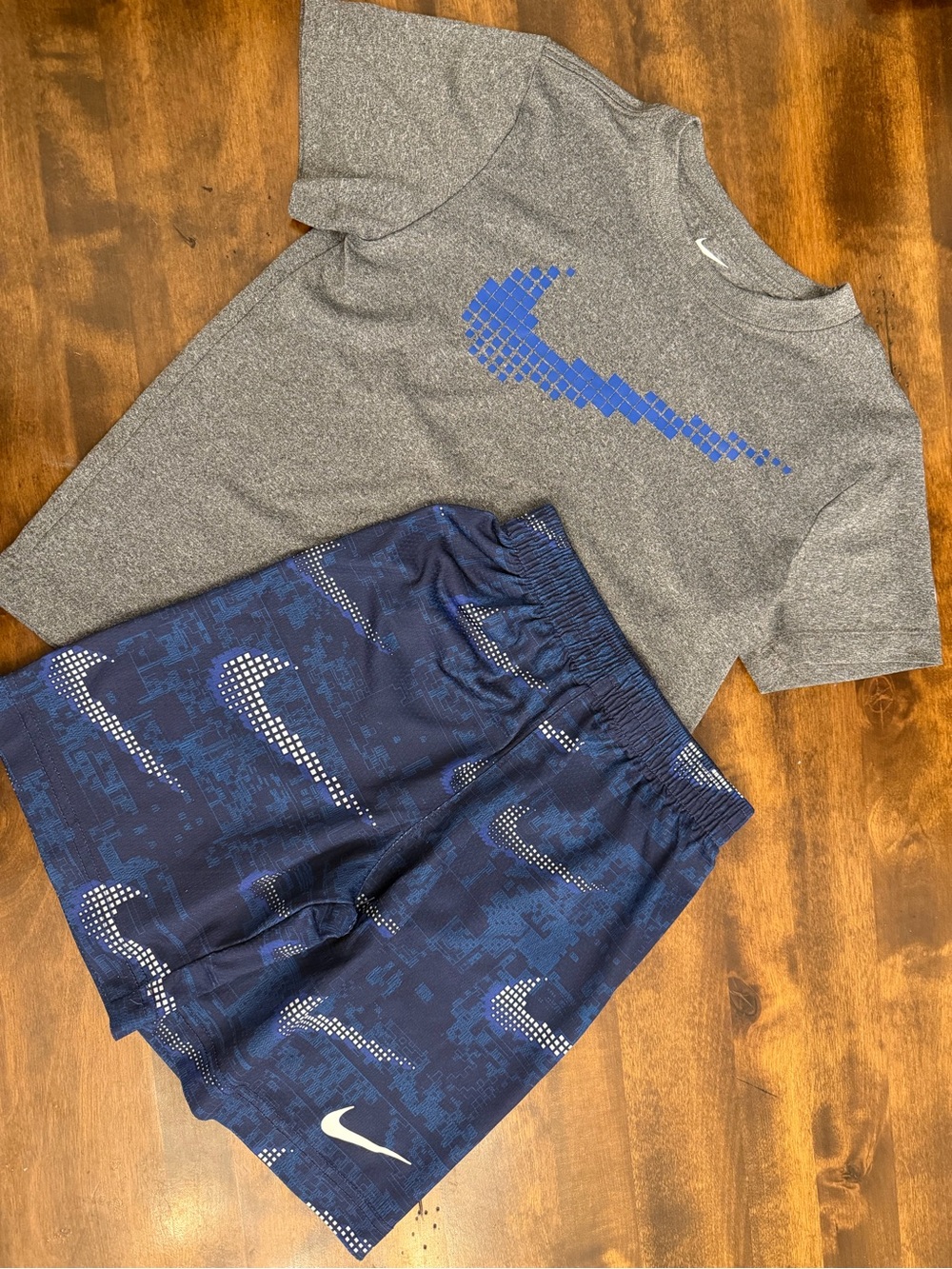 Nike Navy and White Athletic Shorts with top Sz 6/7